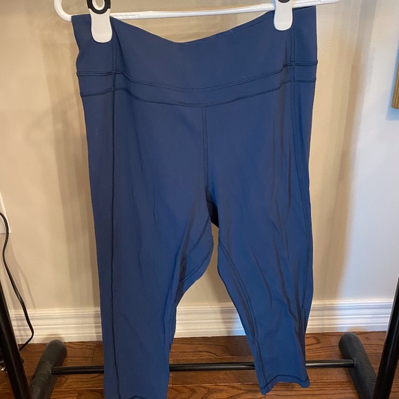 Navy blue Lululemon cropped leggings in size 12 - Picture 3 of 4